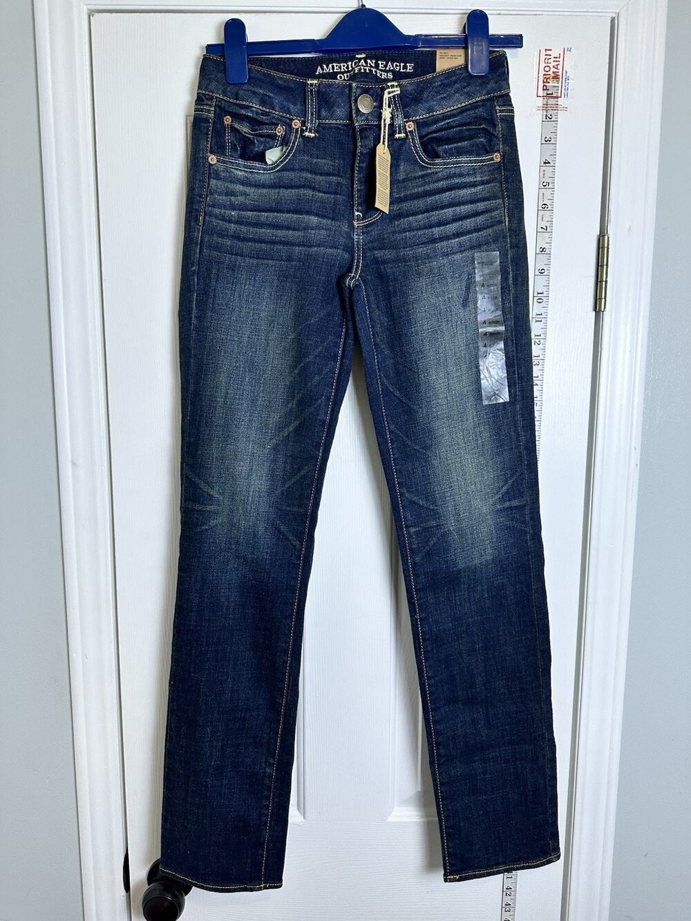 American Eagle Outfitters Womens Size 4 straight leg dark wash Denim Jeans 26x30